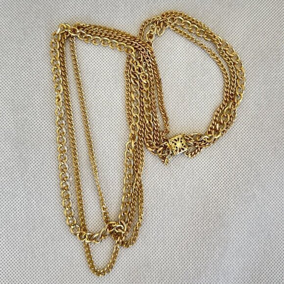 Vintage Necklace Triple Strand Gold Tone Chain Filigree Clasp - Picture 3 of 3